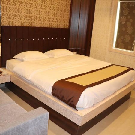 Hotel Angina Колката Екстериор снимка