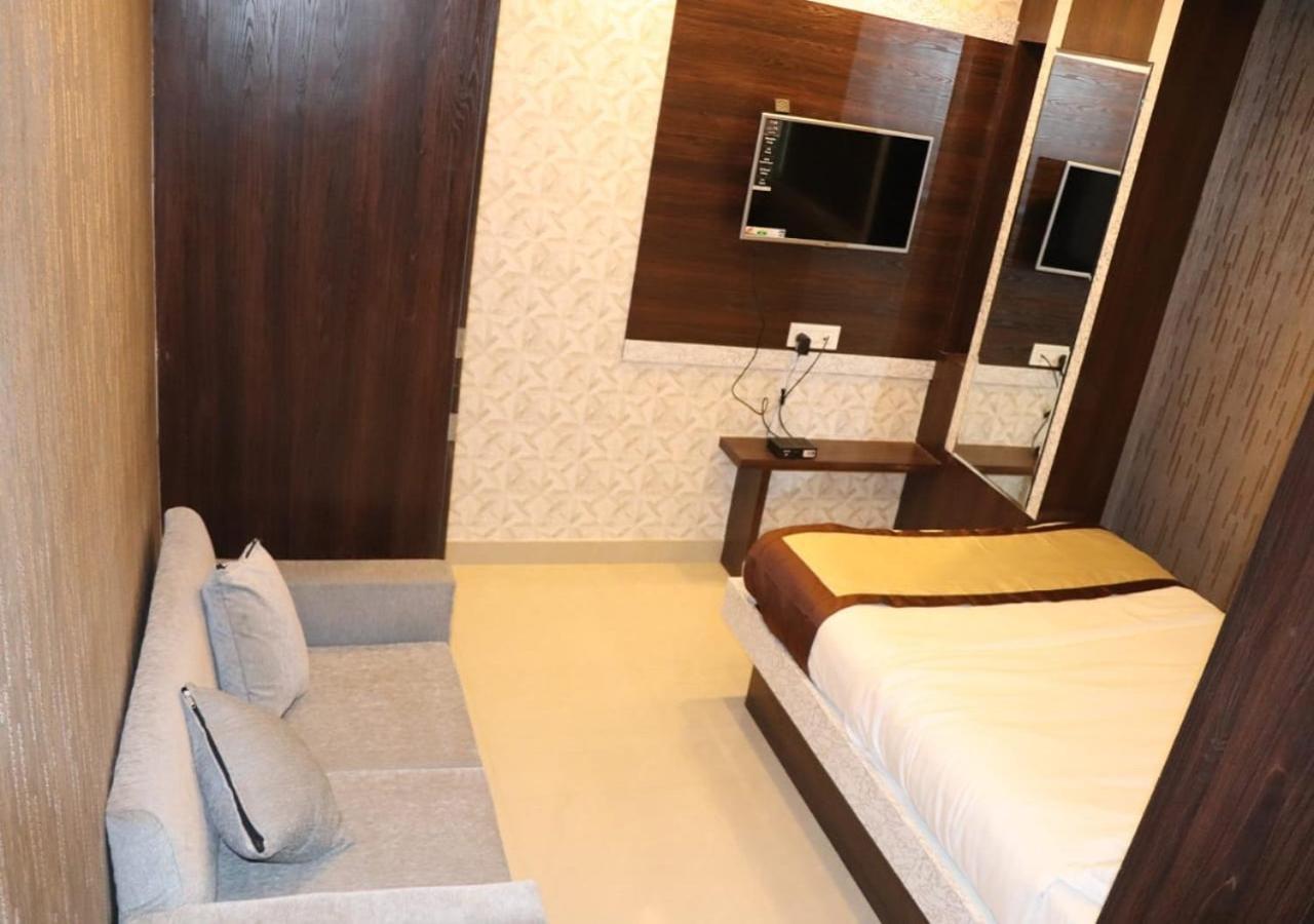 Hotel Angina Колката Екстериор снимка