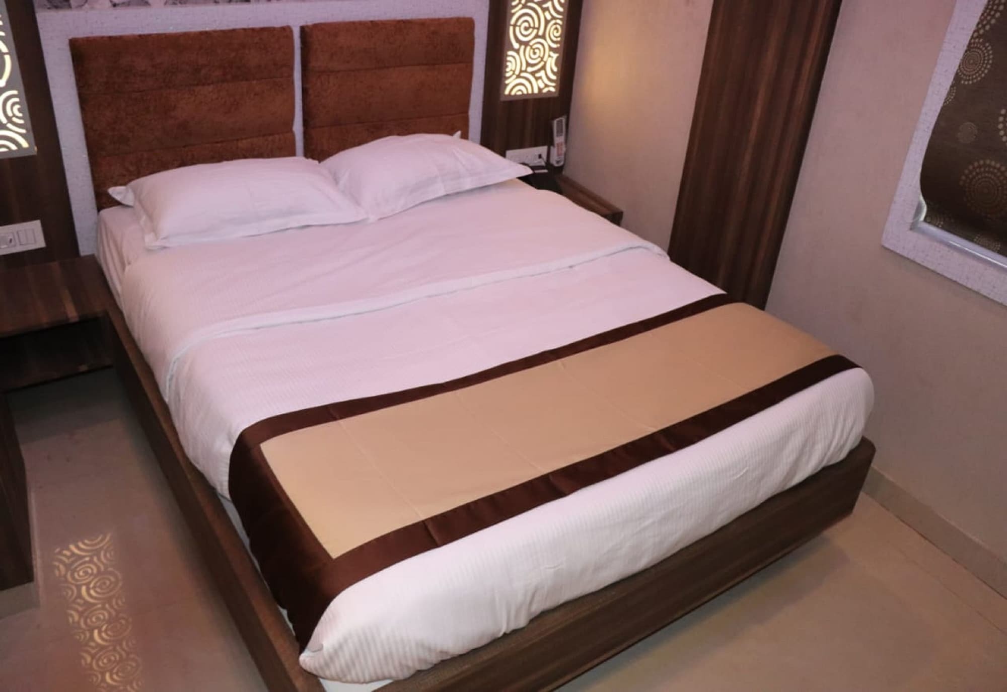Hotel Angina Колката Екстериор снимка